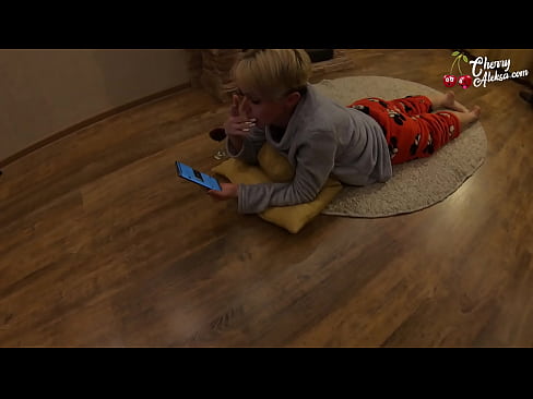 ❤️ Ilehoria zoroa zurrupatzen duen Dick erraldoia zurrupatzen eta bertan errebotatzen - Anal Sexua ❤️ Errusiar porno gugan ❌️