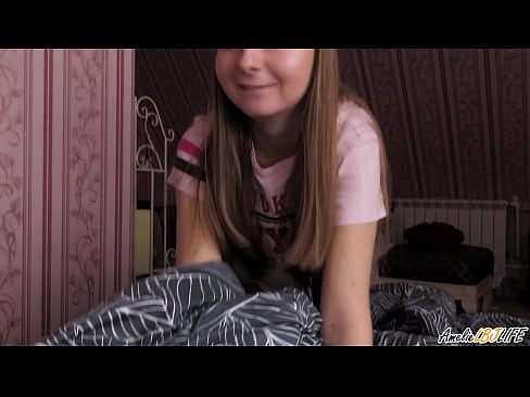 ❤️ Blondie-k bere BFF-ren sakon zurrupatzen du eta esperma jasotzen du ahoan ❤️ Errusiar porno gugan ❌️